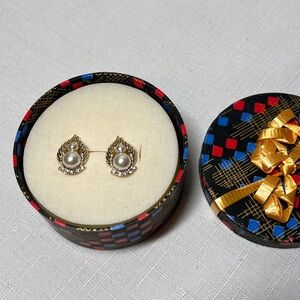 Vintage JEREE MONTIER Pearl & Crystal earrings. NEW